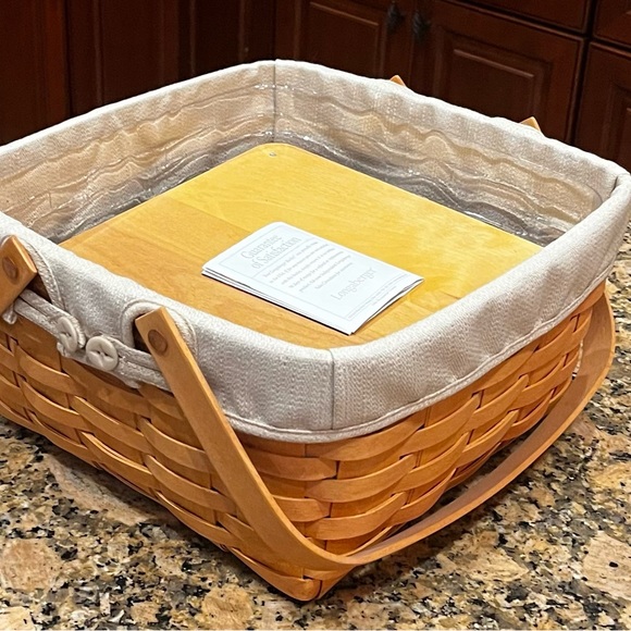 NWT Longenberger Cake Basket - Vintage from 2001. - Picture 6 of 10